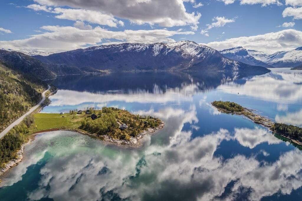 Efjord And Stetind Resort - Cabin Kobbernestinden Ballangen Bagian luar foto