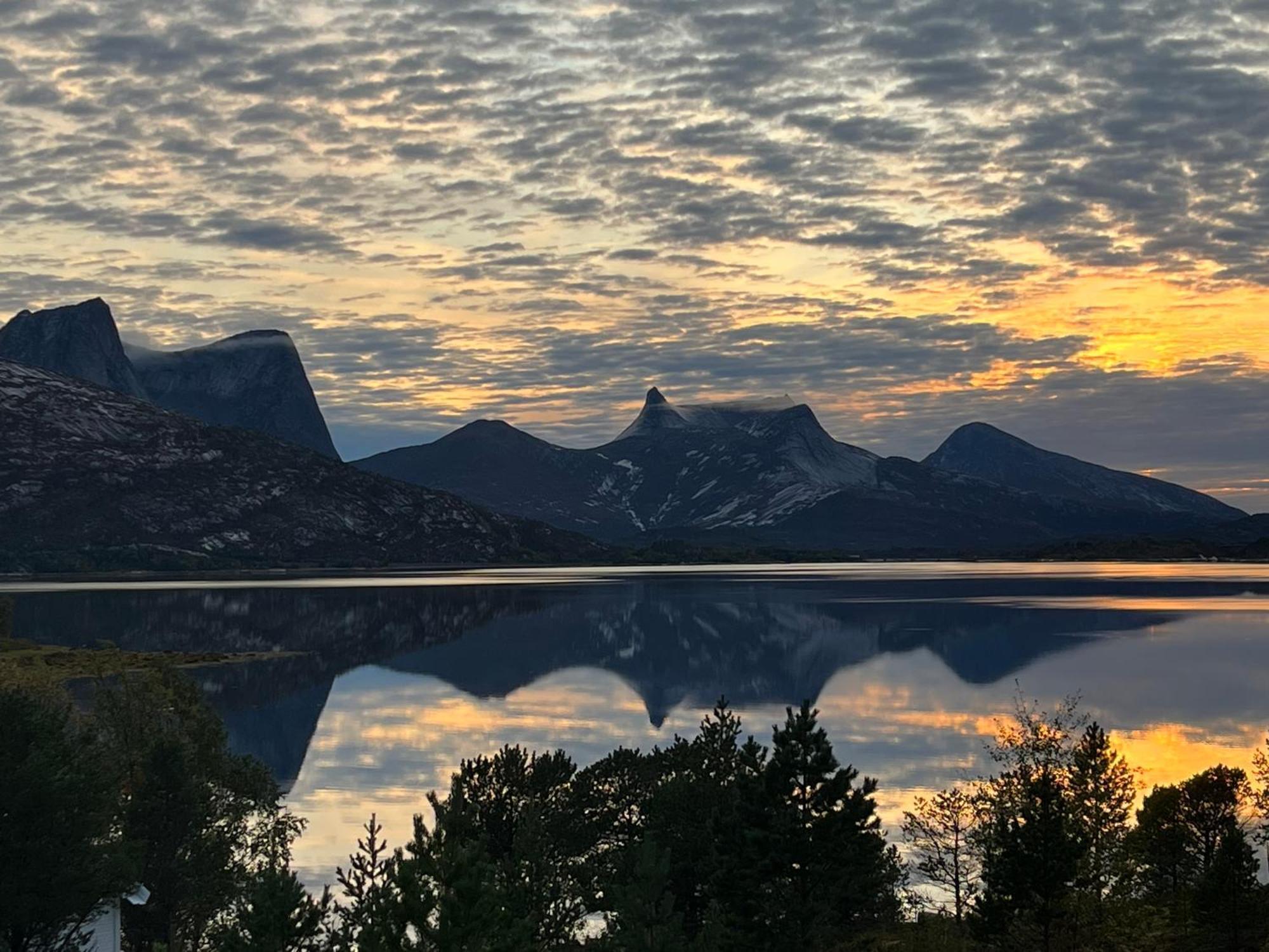 Efjord And Stetind Resort - Cabin Kobbernestinden Ballangen Bagian luar foto