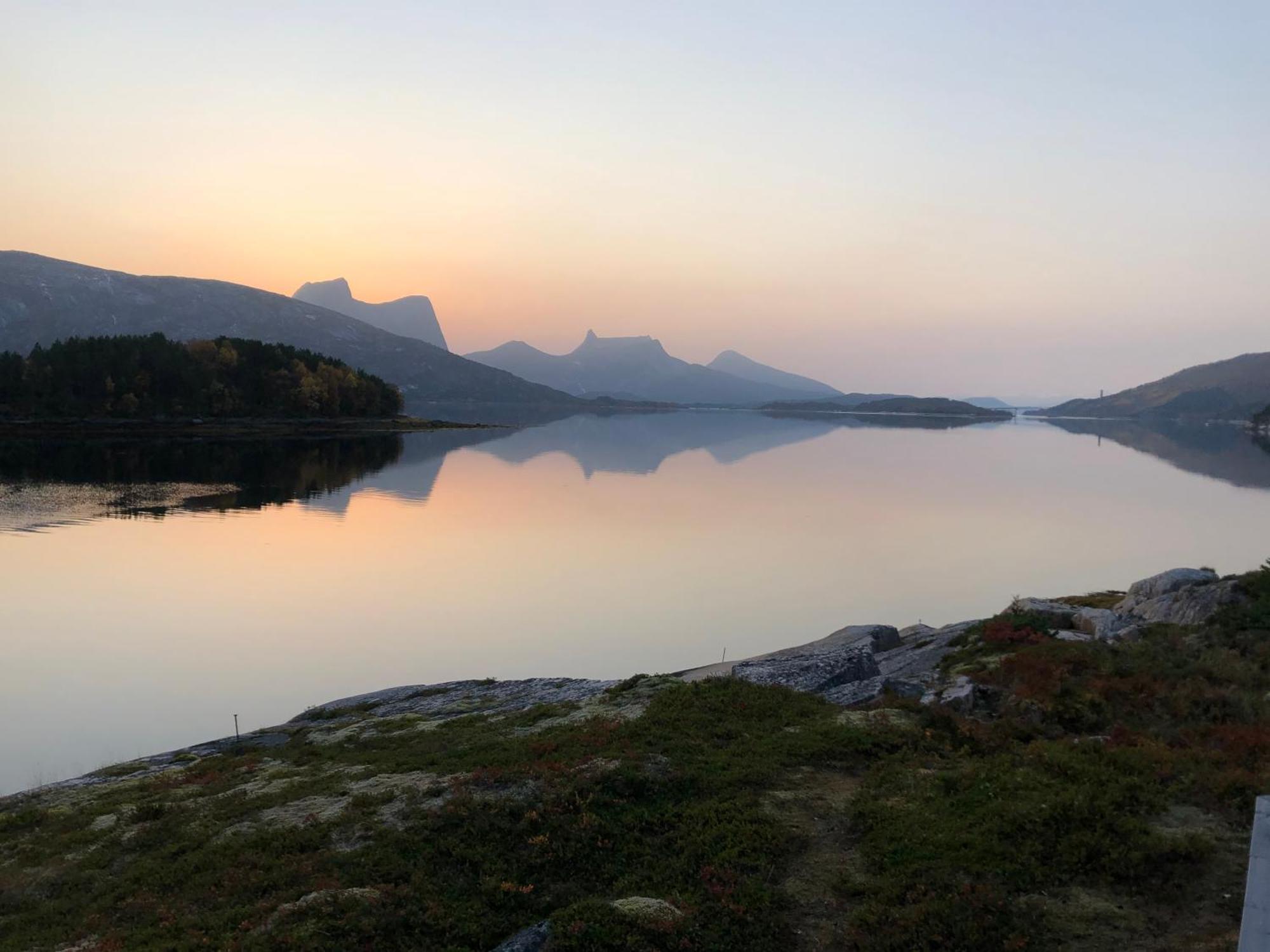 Efjord And Stetind Resort - Cabin Kobbernestinden Ballangen Bagian luar foto